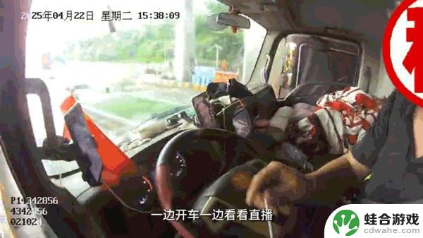 开车时瞥一眼手机，会带来怎样的影响？