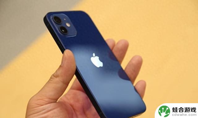 掉电+绿屏+消磁，iPhone12依然大卖！直降1400元，苹果有钱可赚？