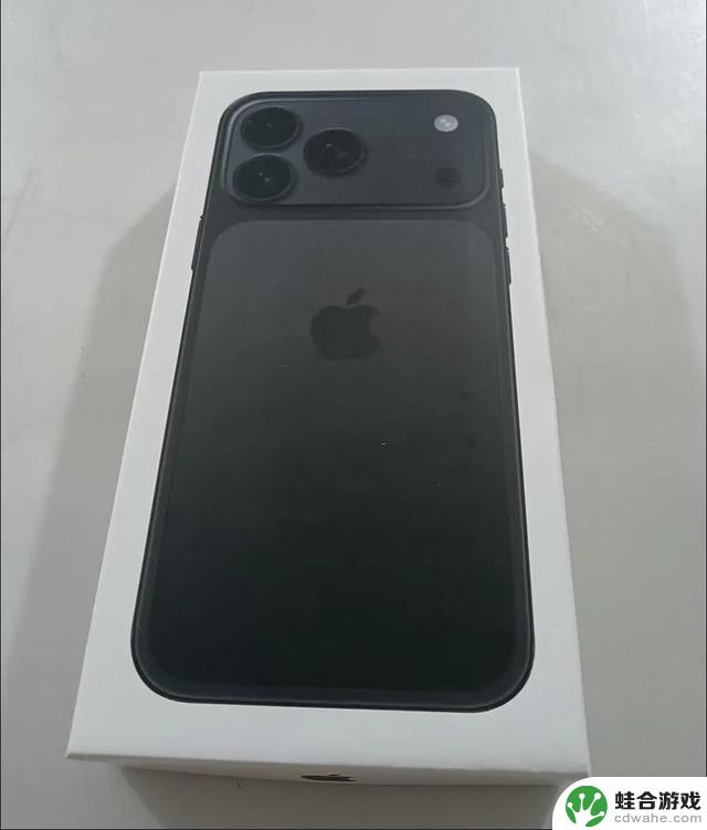 这国产新机太大胆！iPhone 17 Pro 居然被山寨！