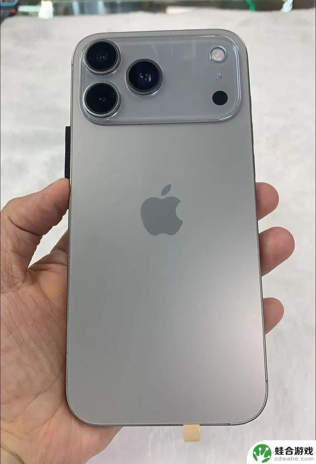 这国产新机太大胆！iPhone 17 Pro 居然被山寨！