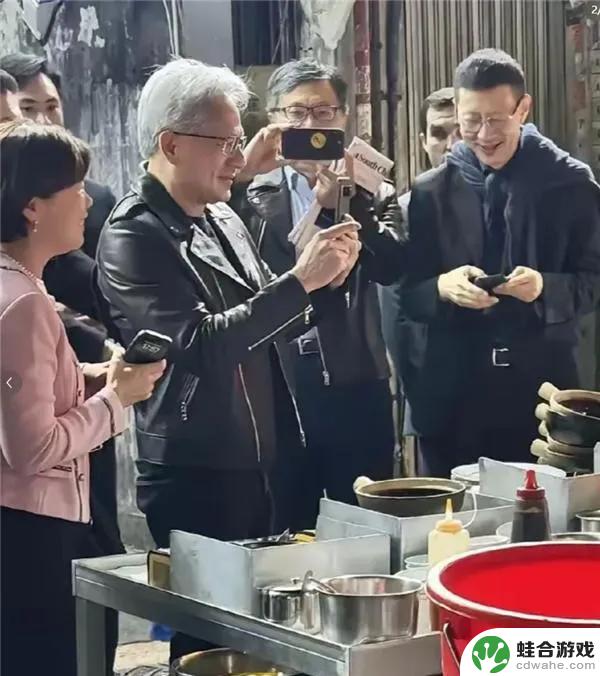 4万亿美元CEO使用的手机是什么？黄仁勋曝光手机：原生安卓系统，简洁干净无比