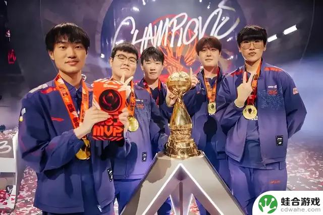 Cryin称左手是LPL“行走的门票”,表示他所在的队伍几乎稳进世界赛!