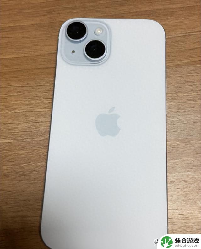 iPhone15 256G版本“跳水式”降价至5K，配备4800万双摄像头和6.1英寸屏幕